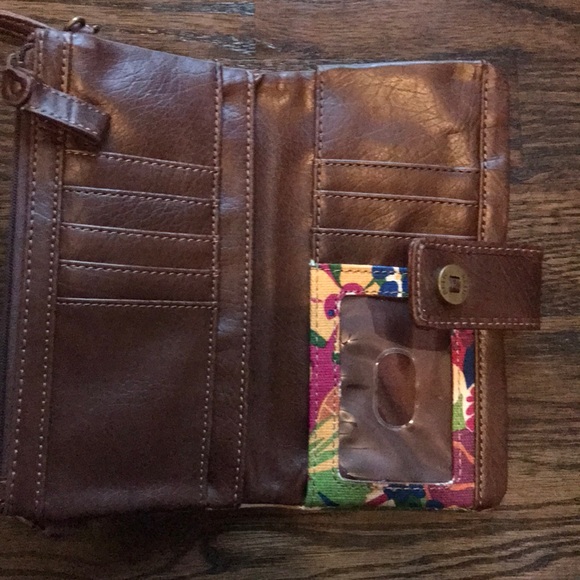 Relic Retro Floral Wristlet ✨ - Picture 4 of 4